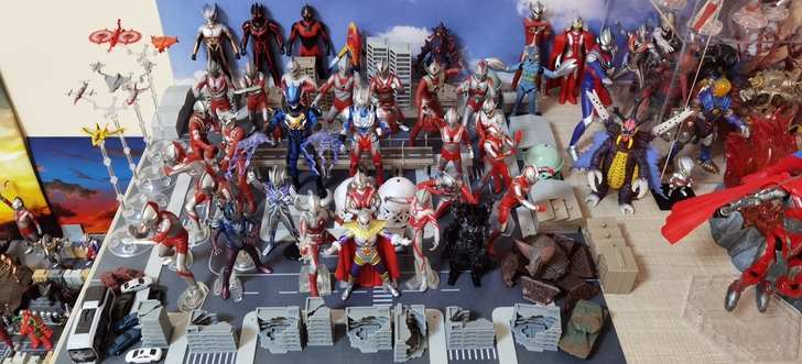 万代奥特曼发光扭蛋全系列已集齐