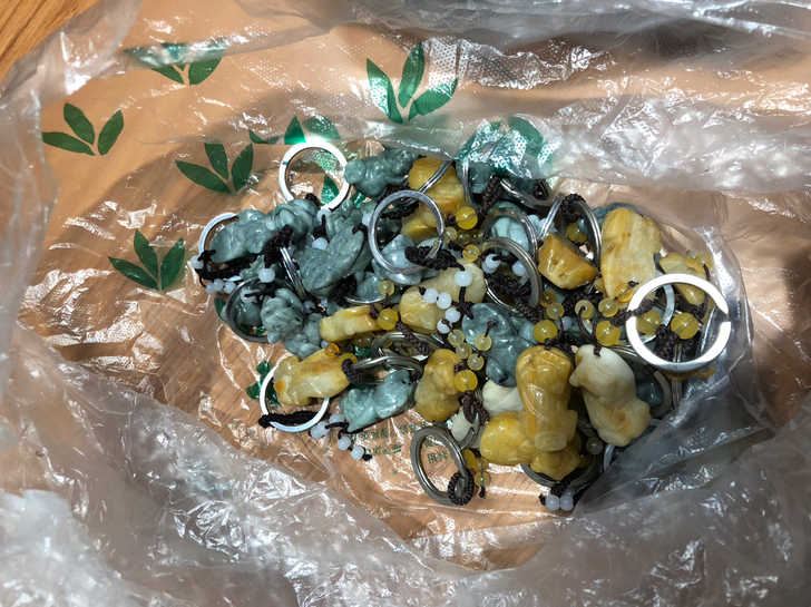 各种挂件，饰品，打包出