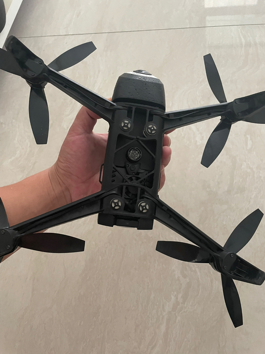 Parrot AR Drone出，遥控器什...