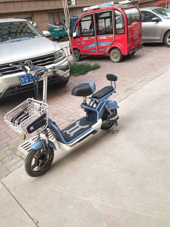小款宝悦电动车