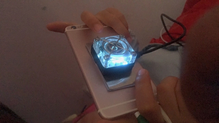 新款散热器半导体制冷便携式手机平板通用手游...