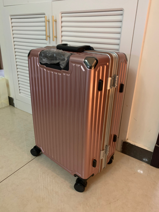 24寸旅行箱，结婚时候买的就用了一次，没下...