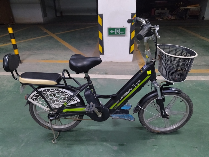 爱玛锂电电动车48v12A，回家低价出售一...