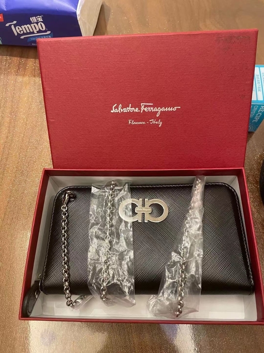 全新Ferragamo链条包，公司内购的正...