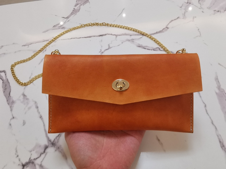 全新真皮女士斜挎包，纯手工制作。个人闲置物...