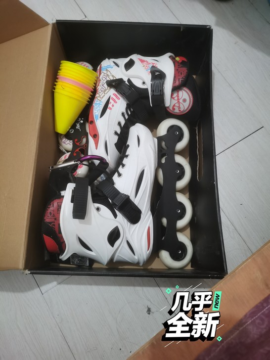 费斯牌旱冰鞋，八成新，鞋码36号，闲置已久...