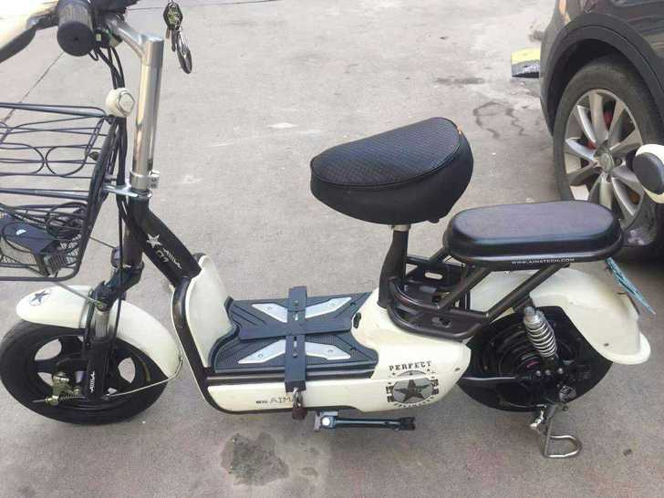 九成新爱玛电动车，去年买的，48V超威电池...