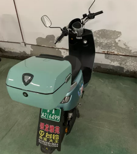 代同事出台铃电动车，60v铅酸电池，前后碟...