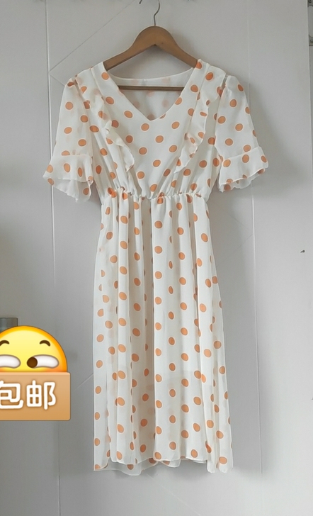 夏款连衣裙。小波点设计。可爱减龄款。80斤...