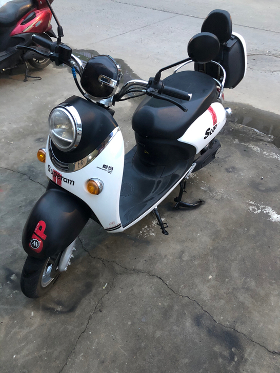 爱玛电动车,九成新,60.20五块大电池,...