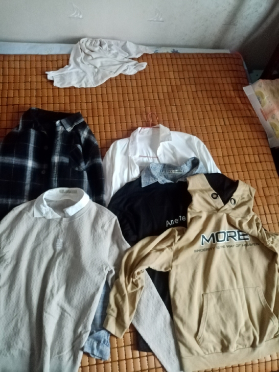 出闲置衣服25一件两件起包邮都是165到1...