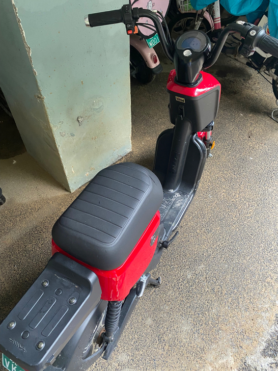 爱玛电动车，锂电池可以提出来充电 充一次电...