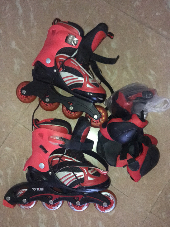 全新轮滑鞋