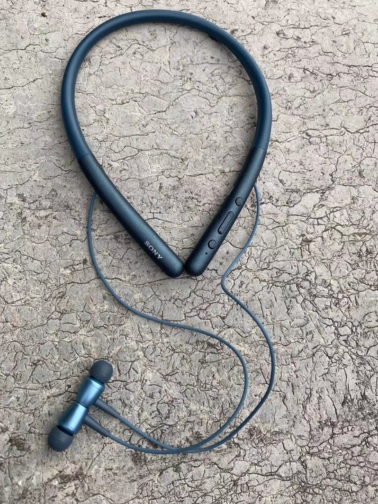 处理闲置全新索尼700挂脖式蓝牙耳机金属带...