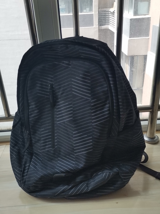 Nike九成新双肩包，之前实体店买的好久没...