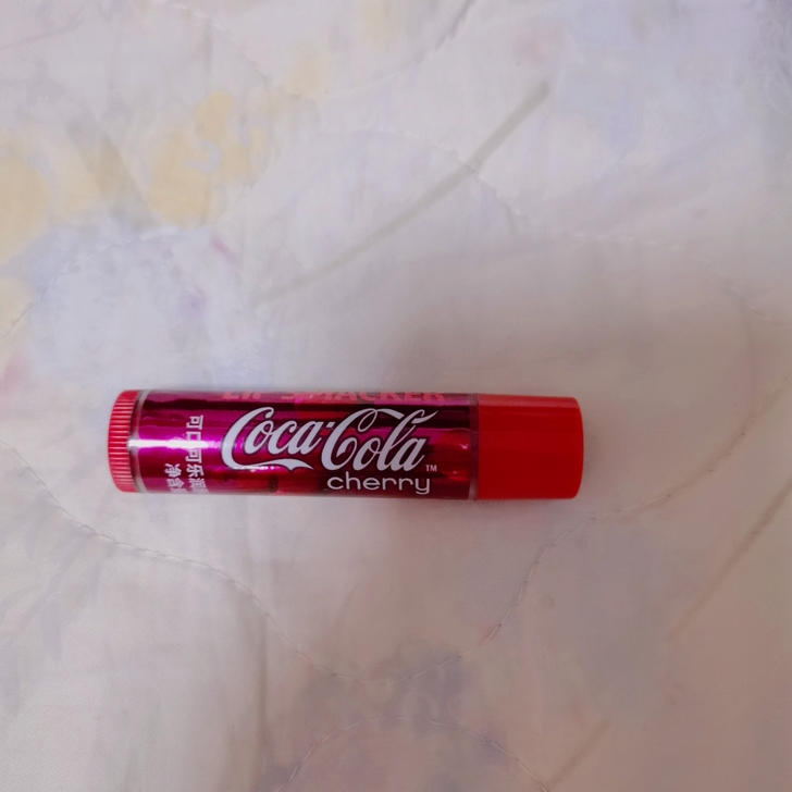超级无敌甜的樱桃味可乐味润唇膏！！！