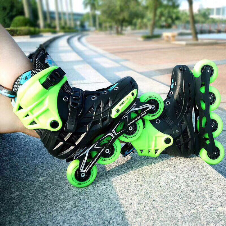 俱乐部迎新轮滑鞋超值断码成人费斯轮滑鞋直排...