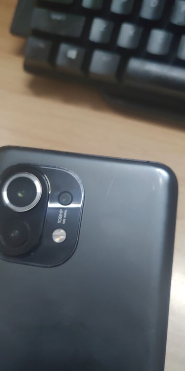 小米11 换 xr。    成色九新上边框...