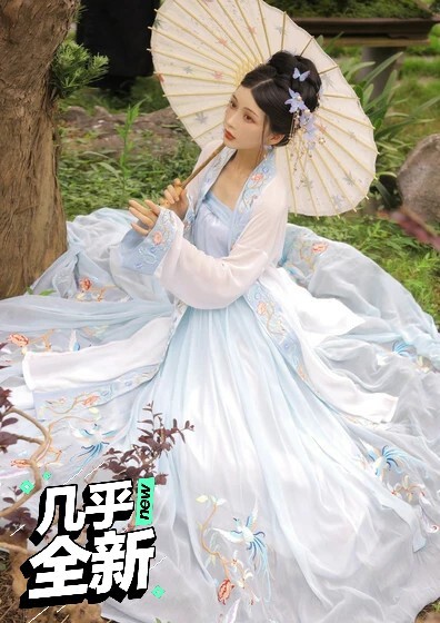 M码玉术家凤鸾汉服，买来穿过一次，后来就闲...