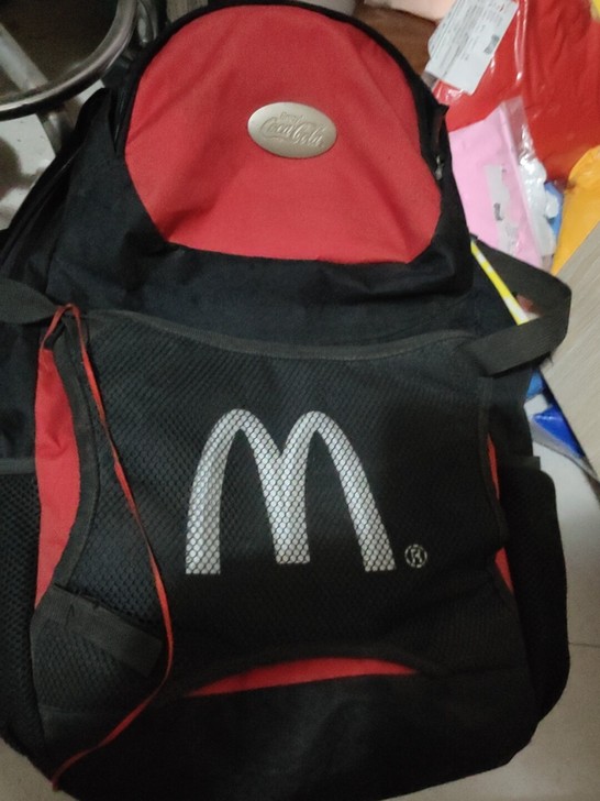 麦当劳库存双肩背包书包旅行包。学生书包非常...