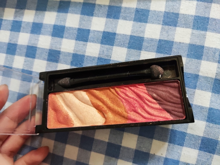 诗佩妮眼影合集，图五五元，其余八元，图八非...