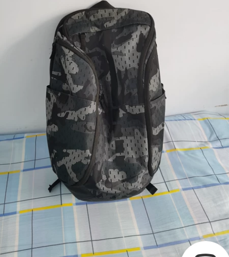 正品耐克篮球包，大容量，迷彩，可装一个篮球...