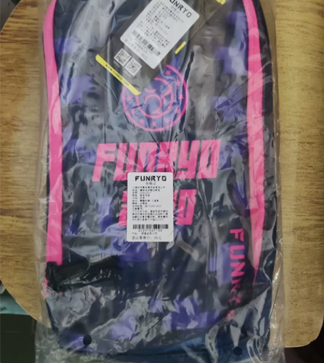 蜂锐足球包,踢球必备 可放一双鞋 便宜出~