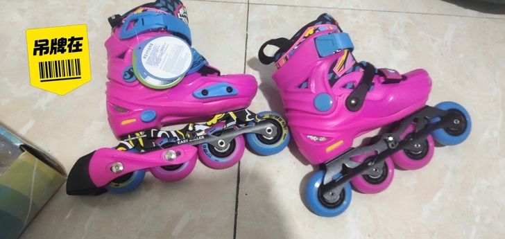 俱乐部倒闭处理一批轮滑鞋