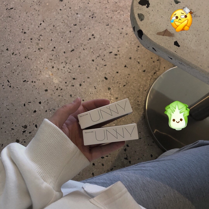 unny润唇膏保湿补水滋润唇膜 无色润唇膏...