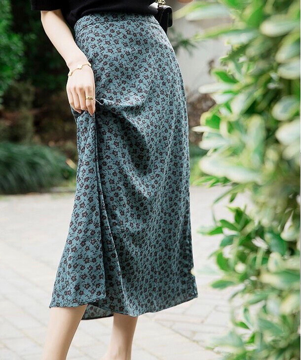 夏季新款雪纺半身裙女港味显瘦法式复古小碎花...