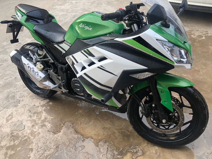 摩托车小忍者跑车