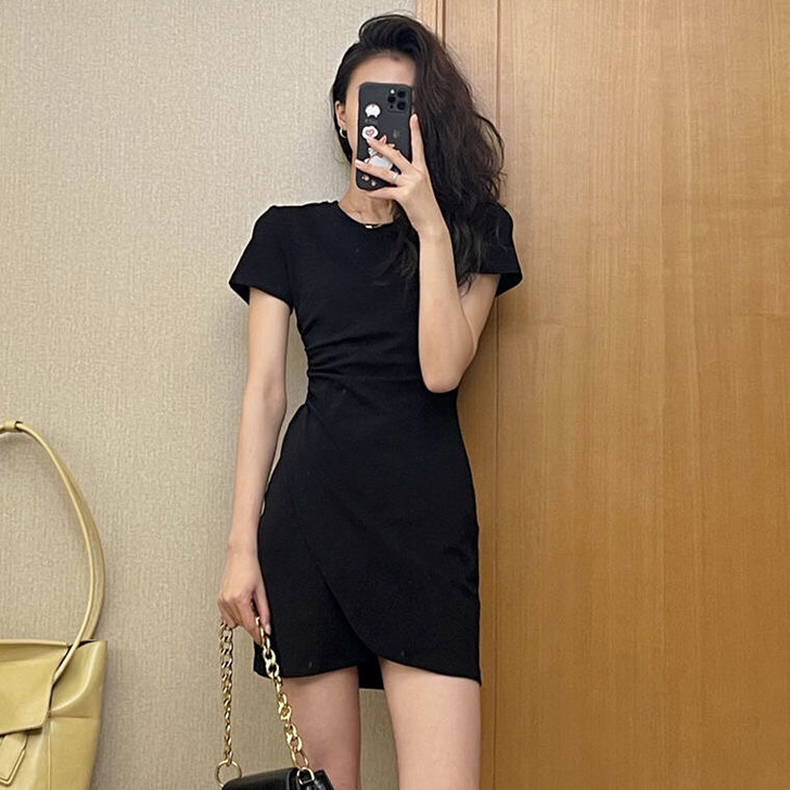 气质收腰连衣裙2021新款夏装显瘦皱褶