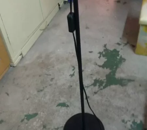 宜家落地灯低价处理了,灯具是用过的还好用大...