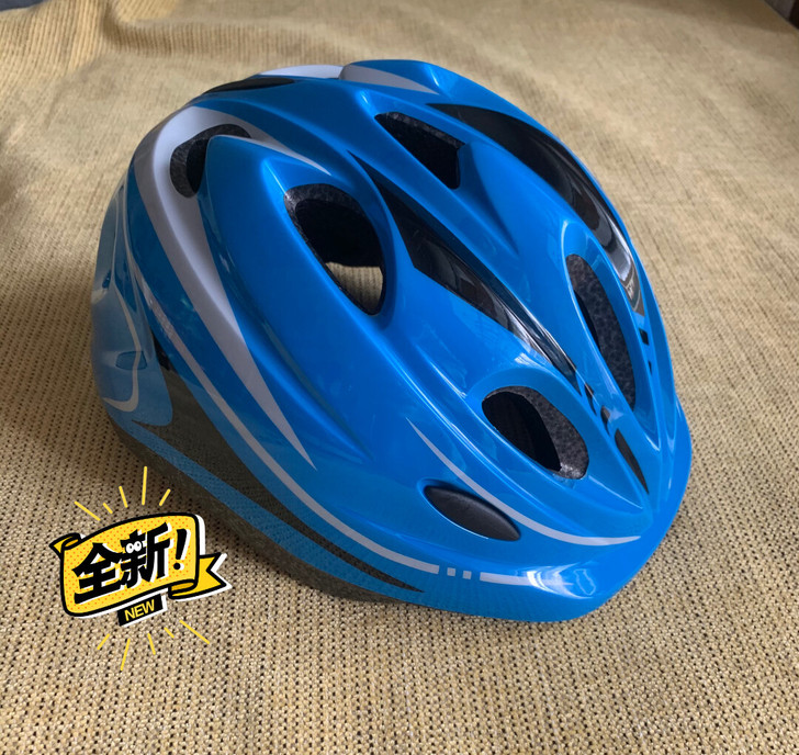 轮滑头盔护膝护肘全套，全新没用过，爸爸买多...