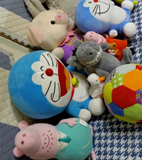 处理部分毛绒玩具 兔子10元,机器猫7元,...