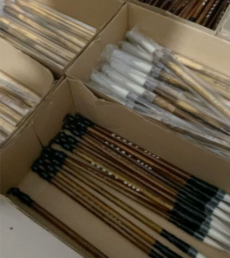 各种毛笔便宜处理需要看图联系我价格便宜5支...