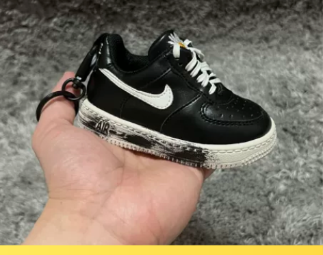 拍卖-AF1权志龙联名雏菊球鞋挂件钥匙扣车...