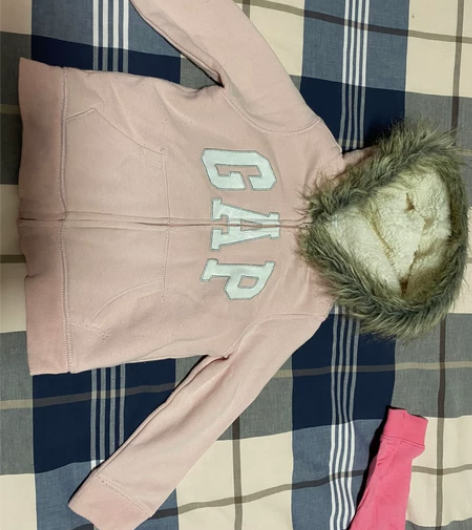 粉粉嫩嫩GAP女童拉链卫衣,3岁左右穿。身...