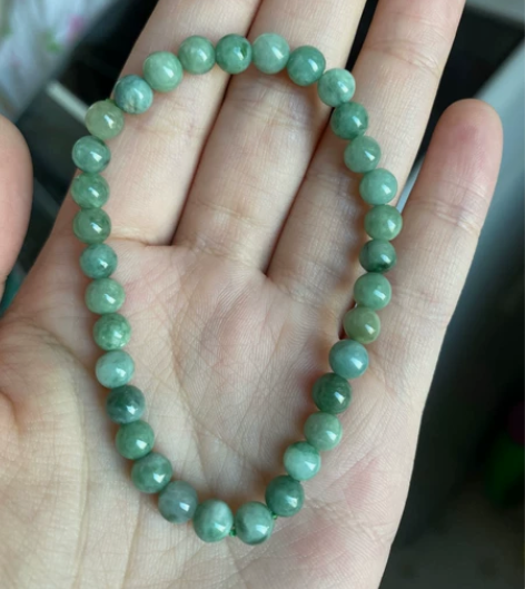 A货翡翠手串，4-5mm左右，颜色挺漂亮，...