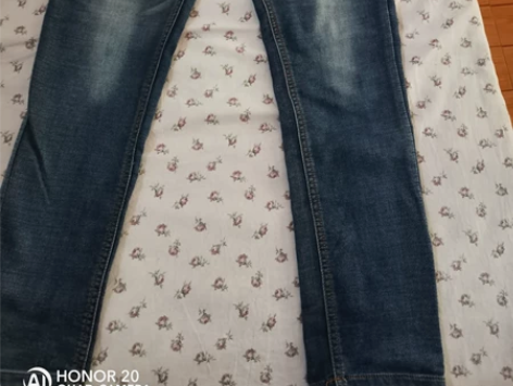 男女童牛仔长裤，面料柔软有弹性，几乎全新，...