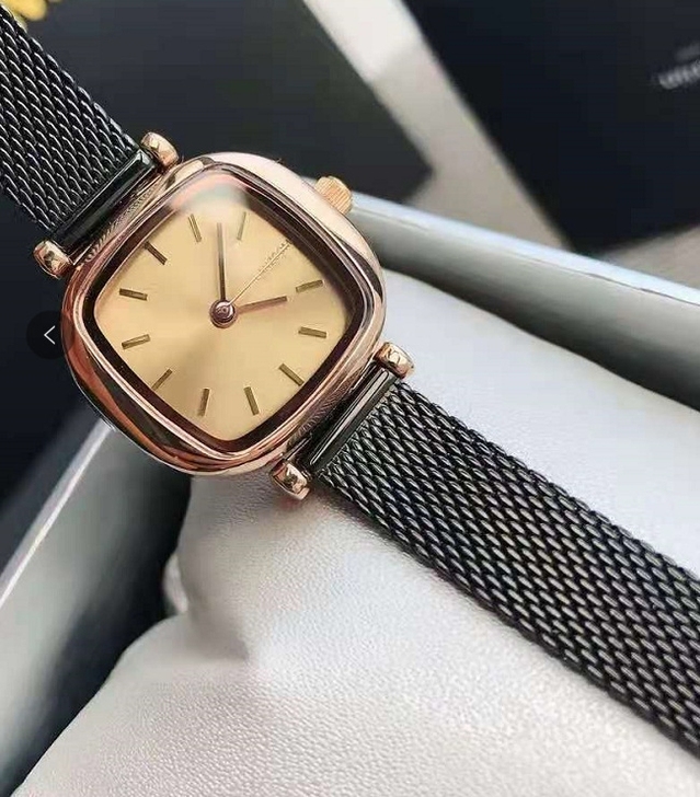 姐姐专卖店里面的，疫情期间生意难做，便宜处...