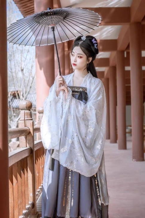 艺缕原创汉服齐胸襦裙 适用年龄：18-25...