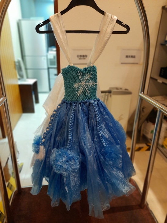 环保服装秀爱莎公主裙，可以用于儿童环保走秀...