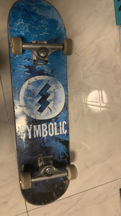 沸点滑板 没用多长时间，刚买的indy双空...