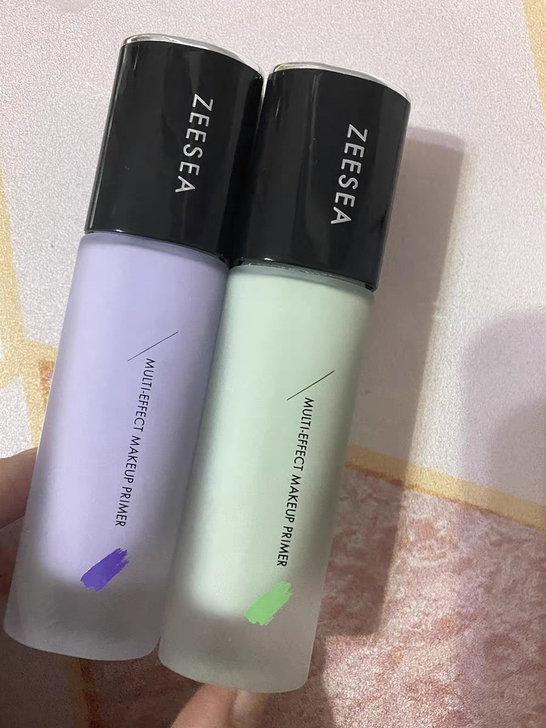 滋色隔离，有两瓶，一瓶紫色一瓶绿色，仅开封...