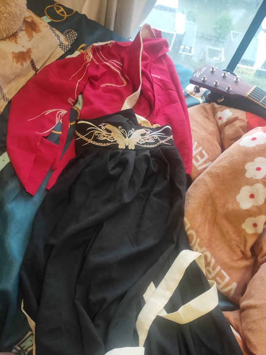 汉服，M码的，试穿过一次，尺码不合适，也忘...
