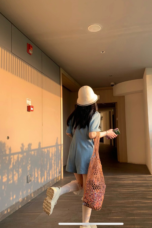 吸吸购物中心牛仔连体裤s码买来没穿过