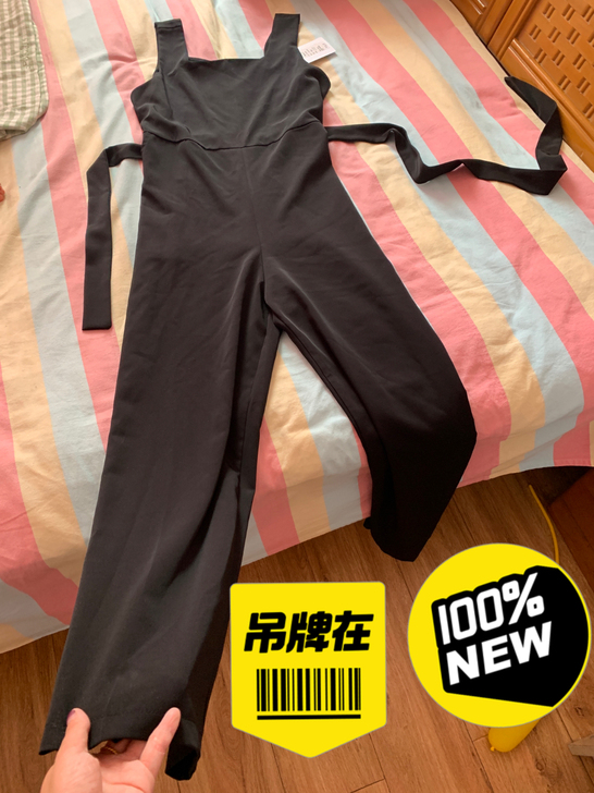 黑色连体裤,全新带吊牌。厚雪纺的很垂坠有分...