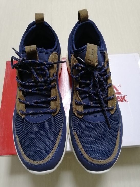 匹克男运动鞋春秋款，全新孤品特价处理，无瑕...