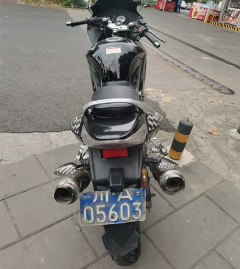 出个摩托车。力帆250 具体型号不知道。不...